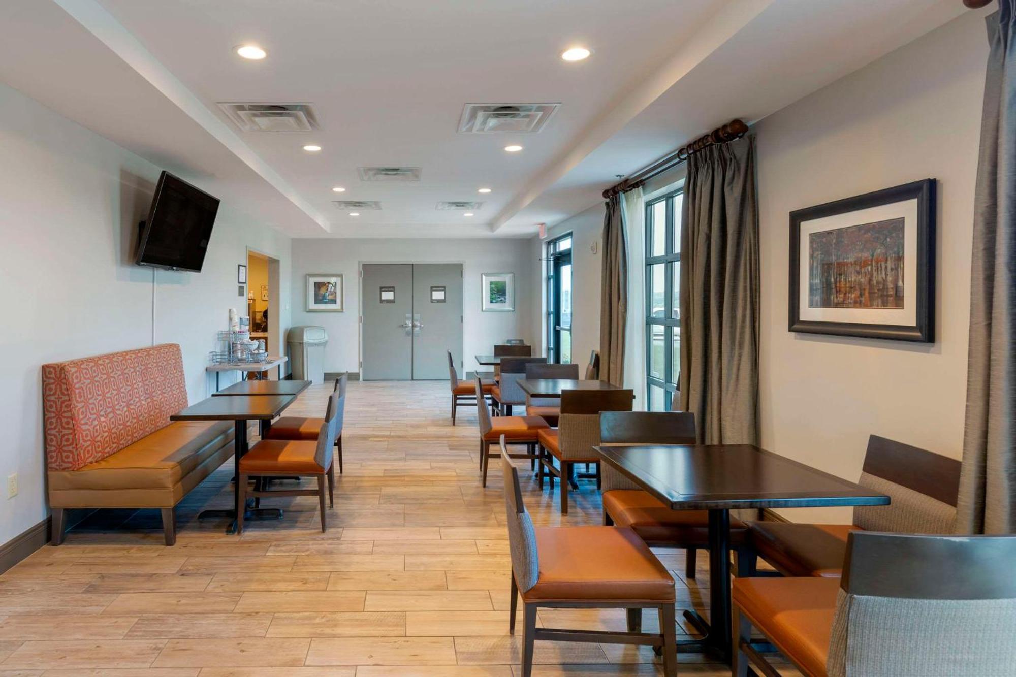 Comfort Inn & Suites East אלייז'ה מראה חיצוני תמונה