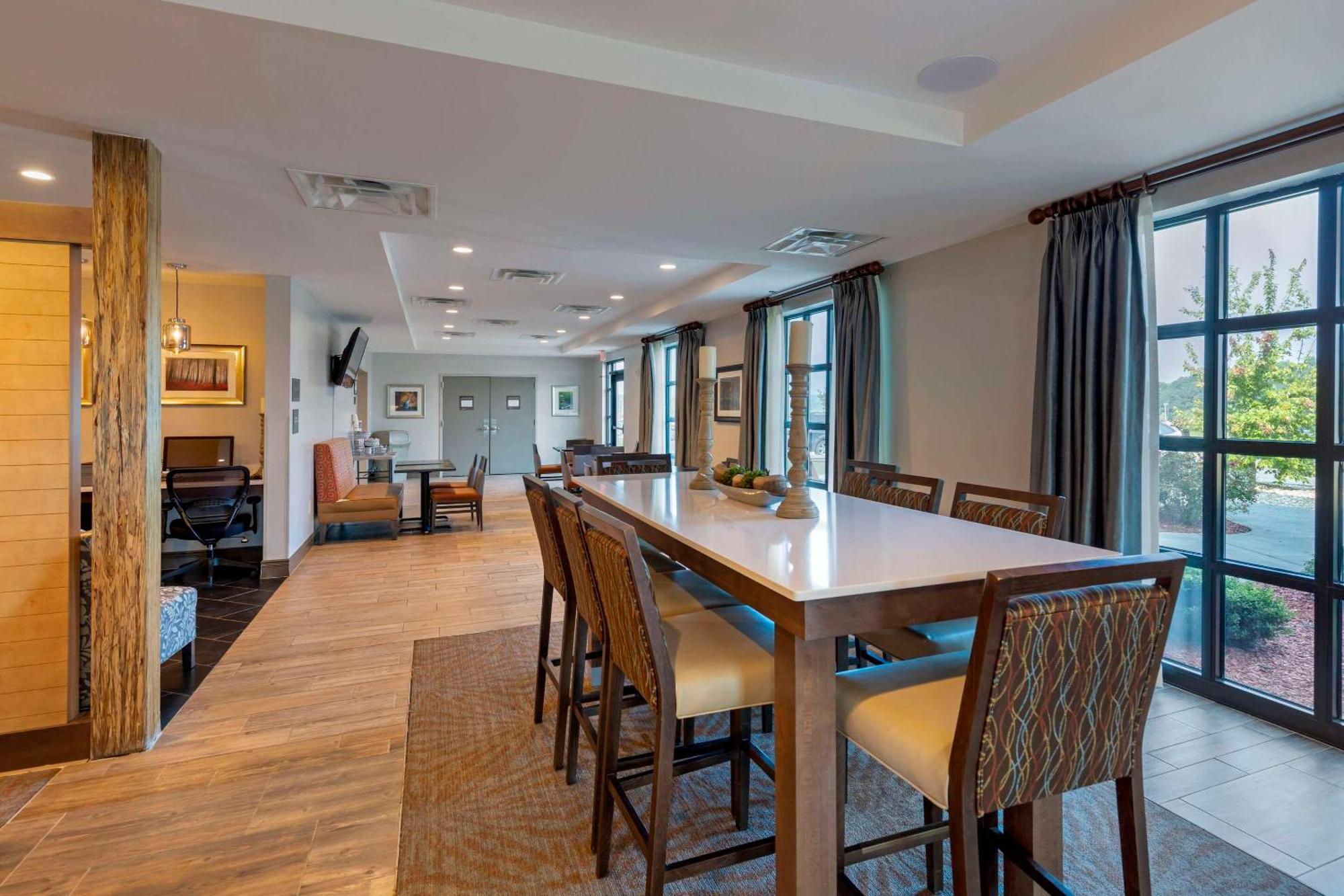 Comfort Inn & Suites East אלייז'ה מראה חיצוני תמונה