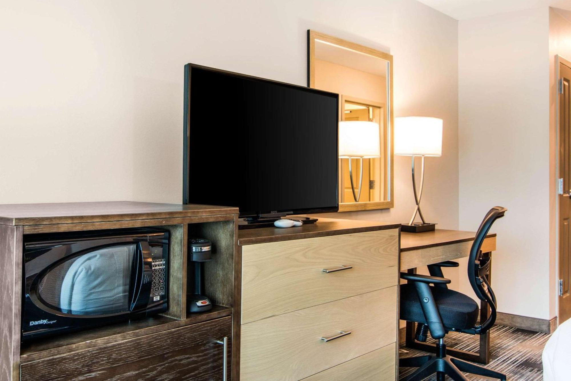 Comfort Inn & Suites East אלייז'ה מראה חיצוני תמונה