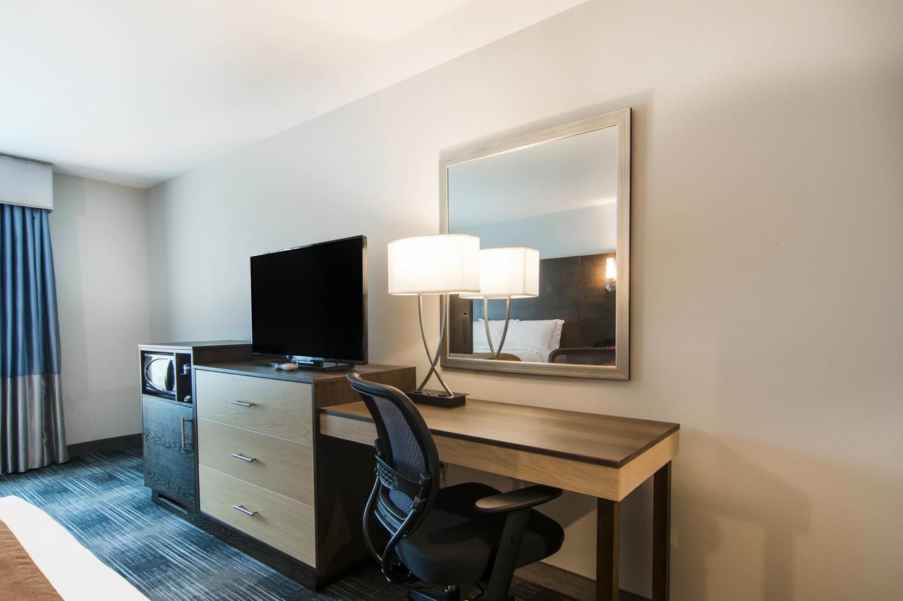 Comfort Inn & Suites East אלייז'ה מראה חיצוני תמונה