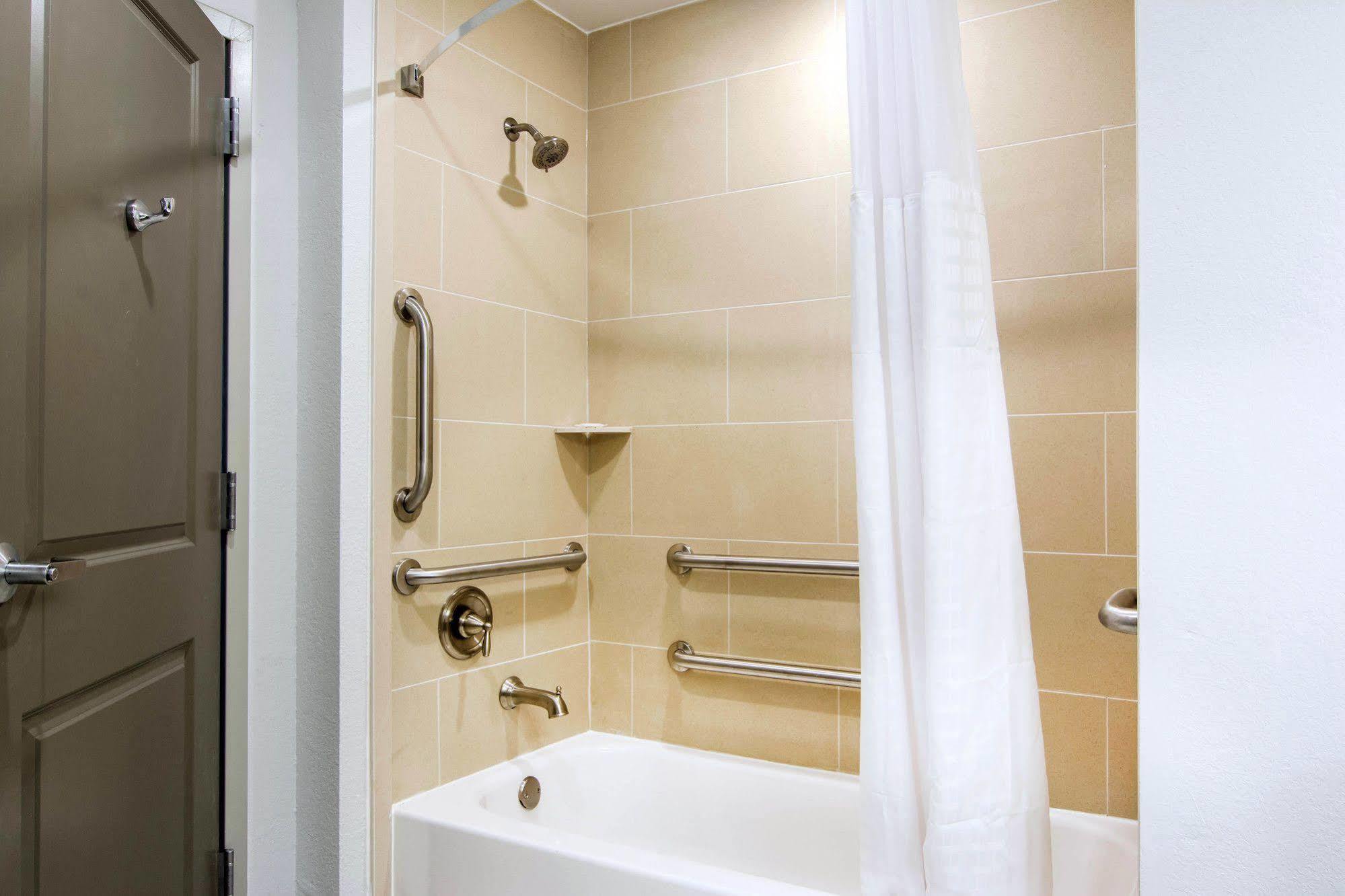 Comfort Inn & Suites East אלייז'ה מראה חיצוני תמונה