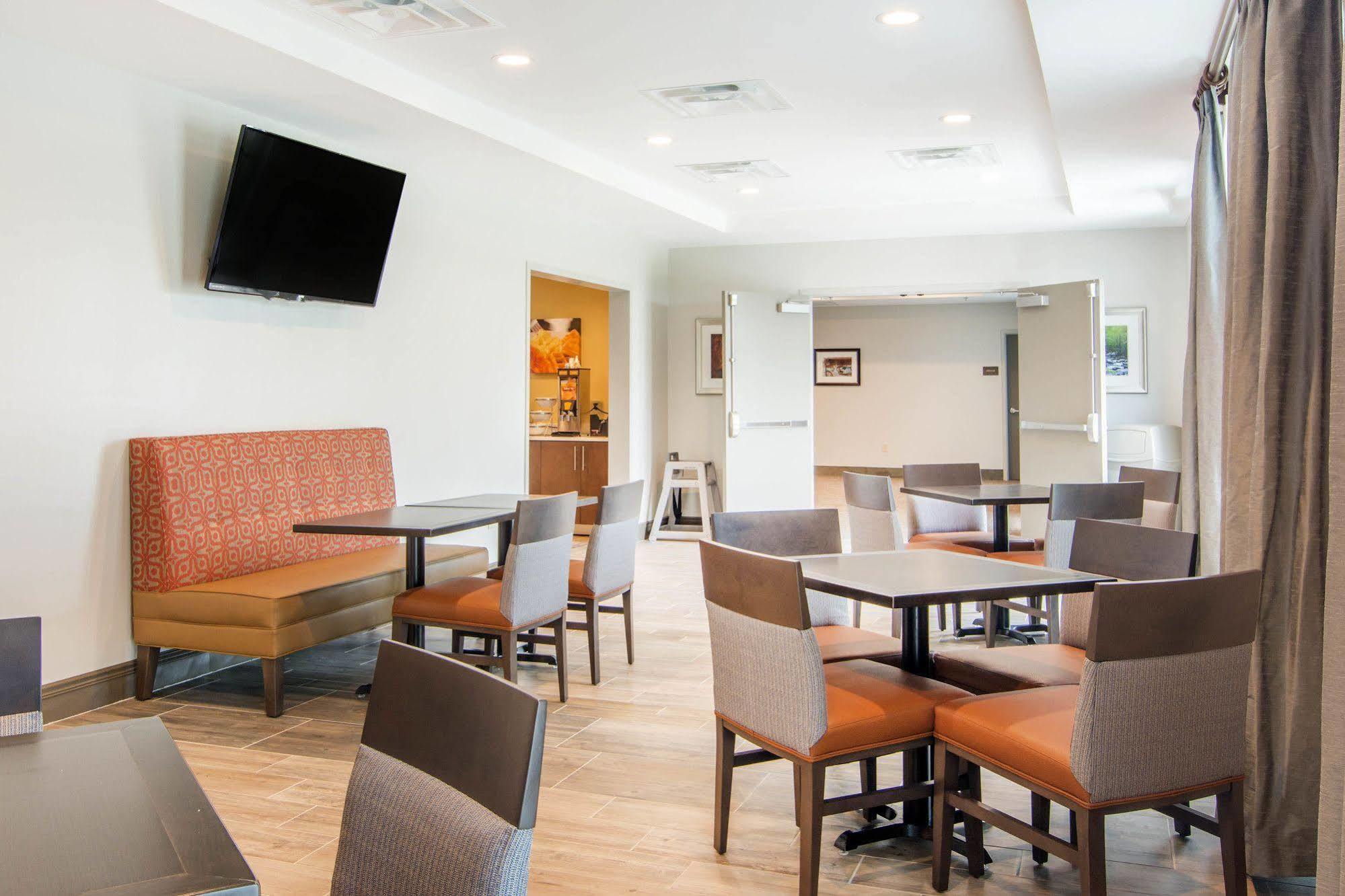 Comfort Inn & Suites East אלייז'ה מראה חיצוני תמונה